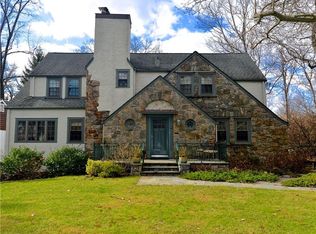 15 Blackthorn Ln, White Plains, NY 10606