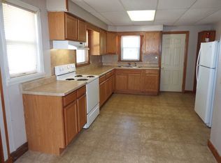 216 Elkader St APT B, Strawberry Point, IA 52076
