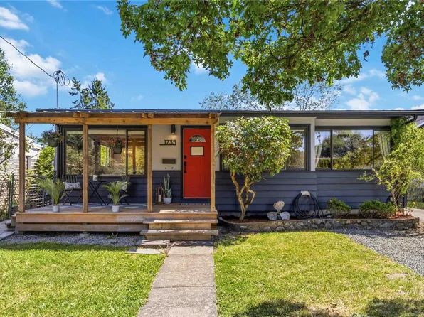 1735 Newton St, Victoria, BC V8R 2R1