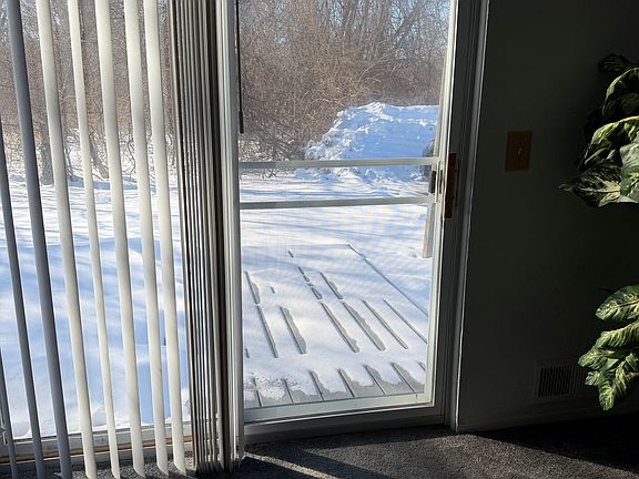 4th image of 15452 Dupage Blvd