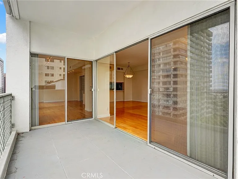 10787 Wilshire Blvd #802 — Photo 15