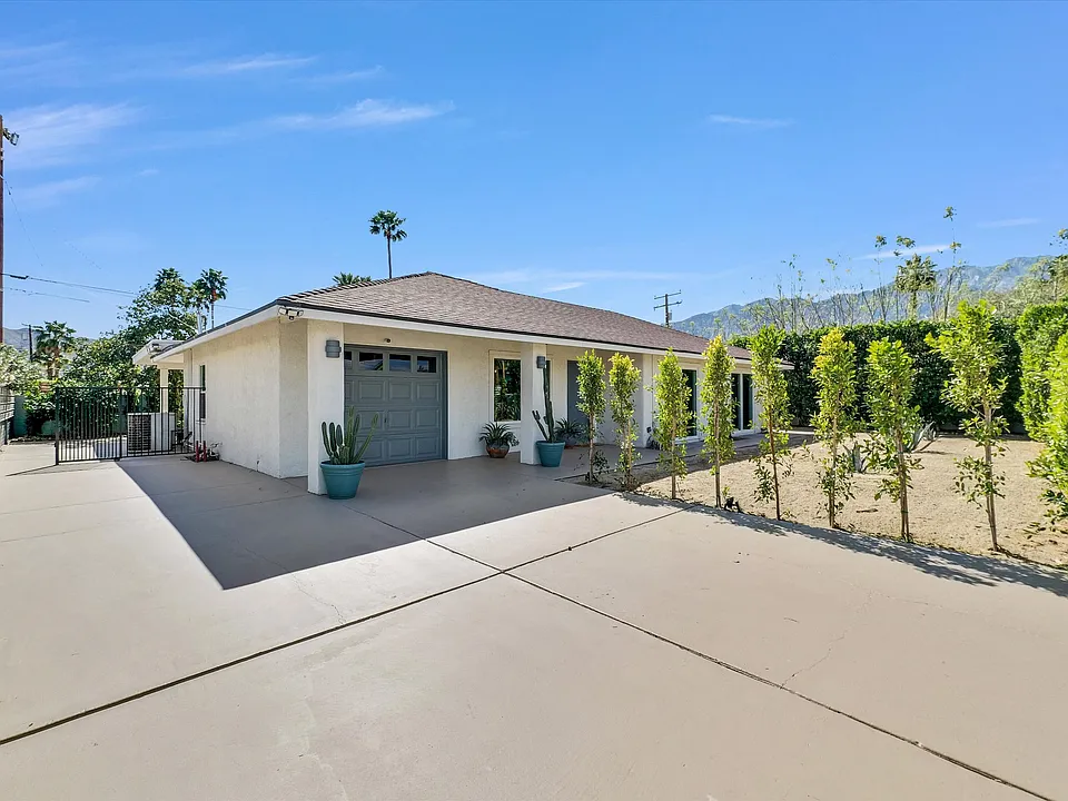 3967 E Sunny Dunes Rd