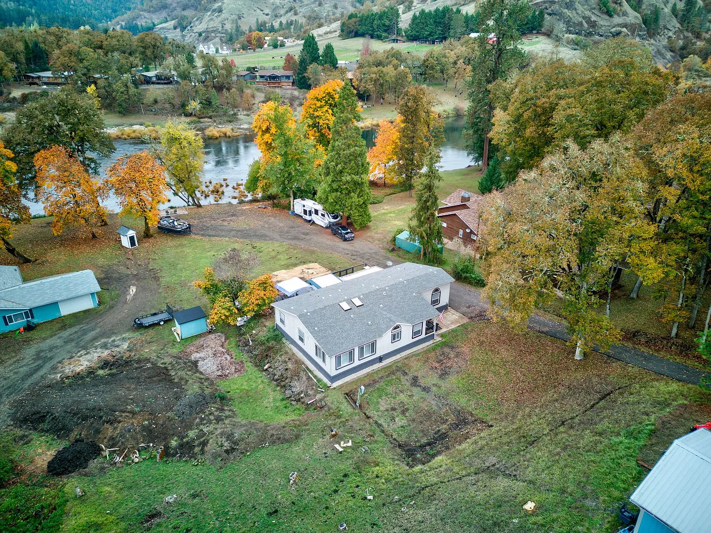 5 bedroom home on the North Umpqua River — Photo 4