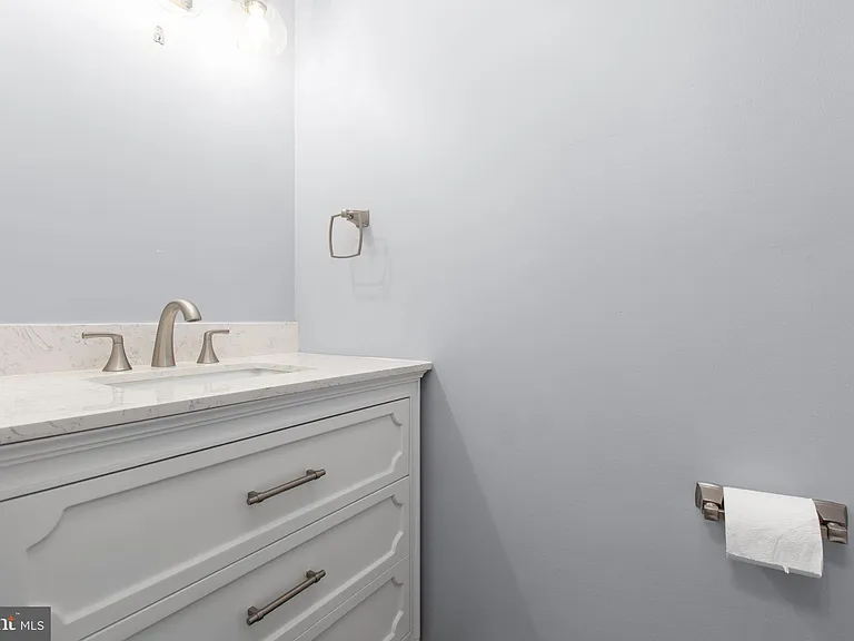1011 Charles St #C — Photo 19