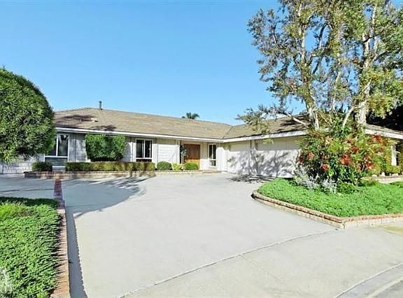 2nd image of 3270 Rosehill Cir