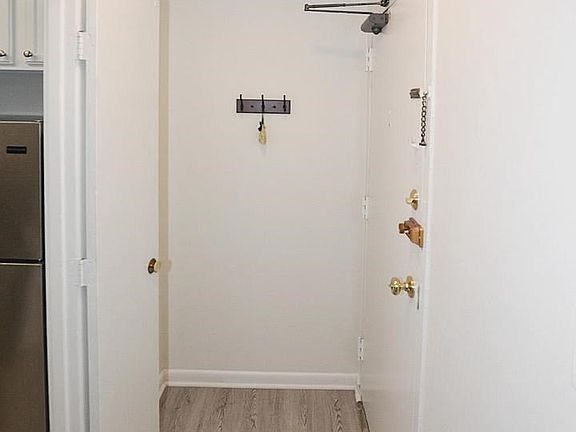 5th image of 3874 Lyndhurst Dr APT 202