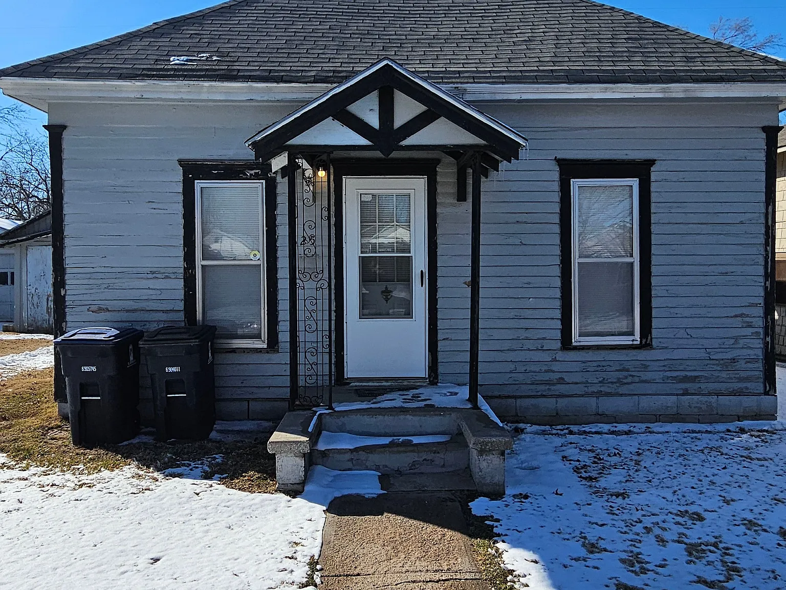 2 bed, 1.0 bath, 912 sqft, $900 — Photo 1