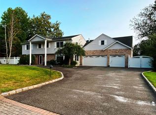 14 Gallatin Dr, Dix Hills, NY 11746