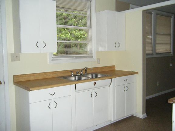 5th image of 1016 Hillside Dr