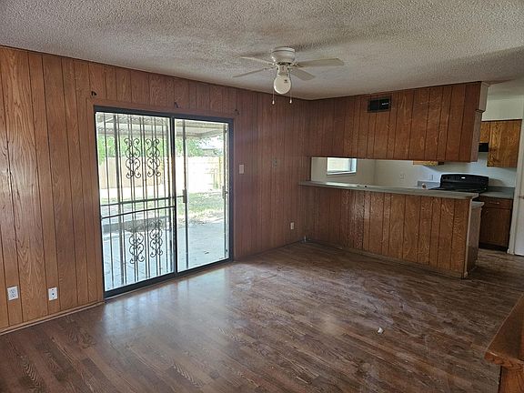 5th image of 5022 Lakewood Dr