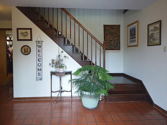3rd image of 62 Northgate Dr