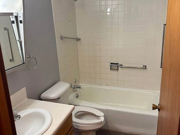 5th image of 211 E Church St #3