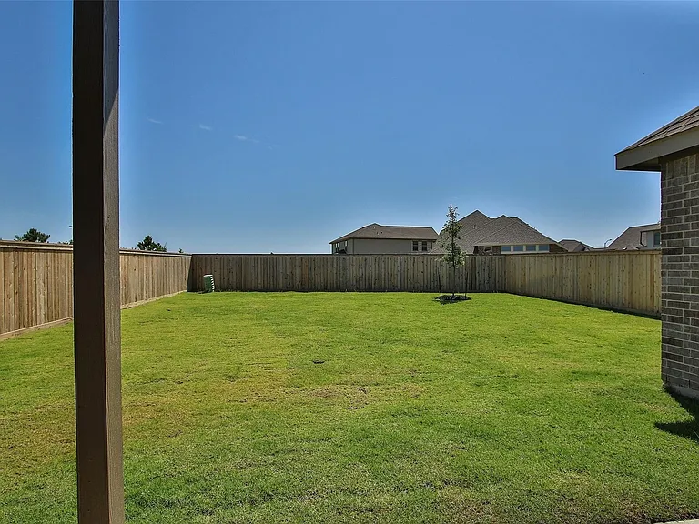 15230 Kickapoo Cavern Dr — Photo 36