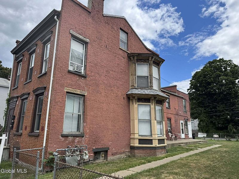 2nd image of 670 5th Avenue