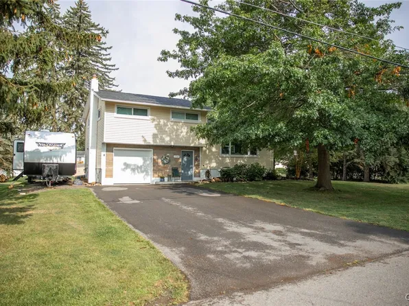 7749 Cecilia Rd, North Syracuse, NY 13212