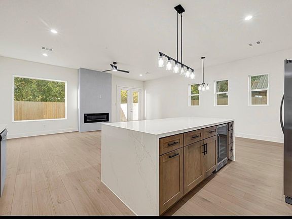 5th image of 4808 Farmer St