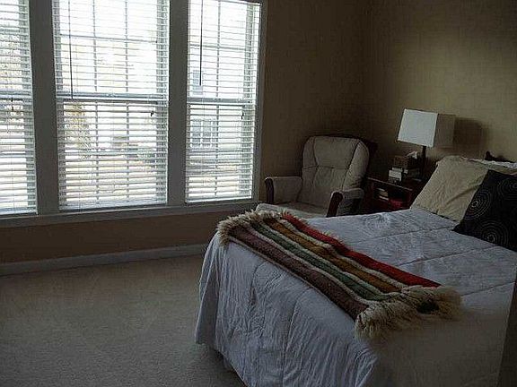 5th image of 205 Regent Sq