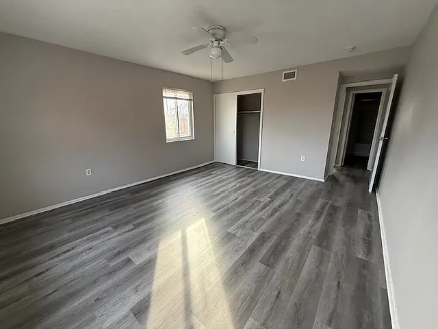 Royal Oaks Apartments — Photo 16