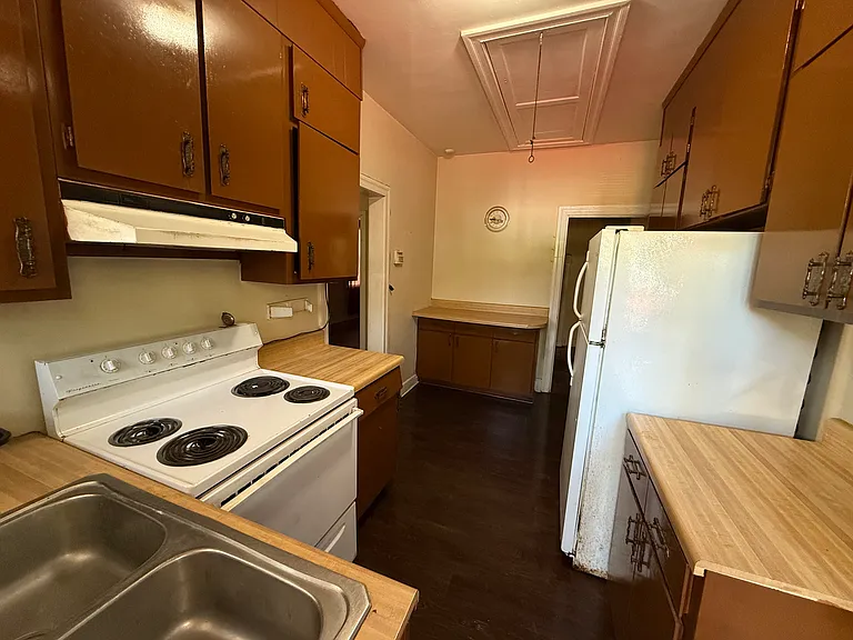 716 N Church St — Photo 16