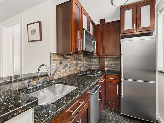 4th image of 333 E 43rd St APT 816