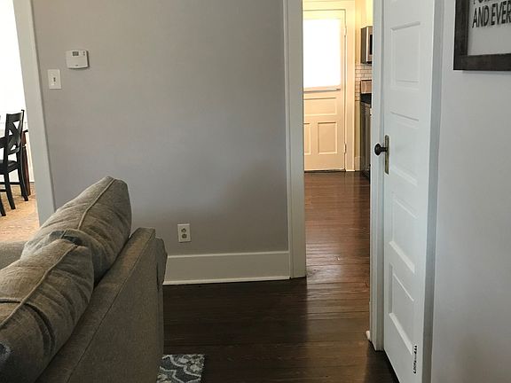 3rd image of 140 E Broadway Ave