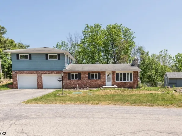 4 Thistle Ave, Vernon Twp., NJ 07418