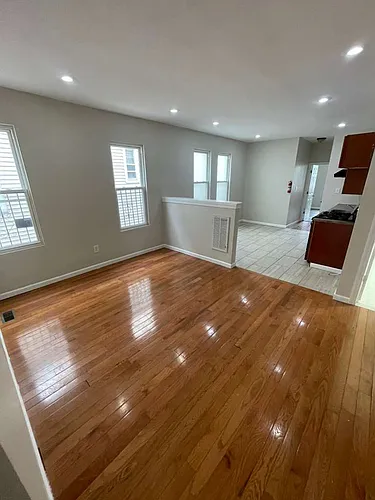 144 Alexander St #1 Photo 1