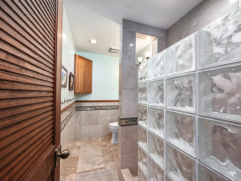 Full bath 1