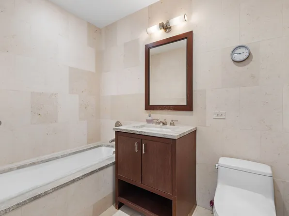 100 Riverside Boulevard image 11 of 21