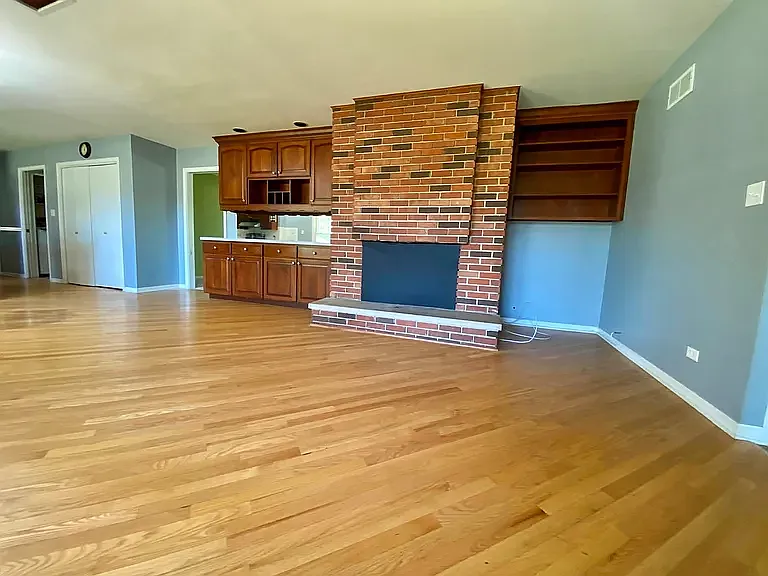 5 bed, 4.5 bath, 3905 sqft, $4,500 — Photo 4