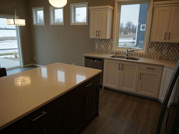Beautiful kitchen (photos are of similar unit)