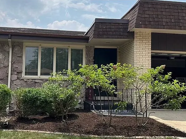 111 Green Acres Dr, Morris, IL 60450