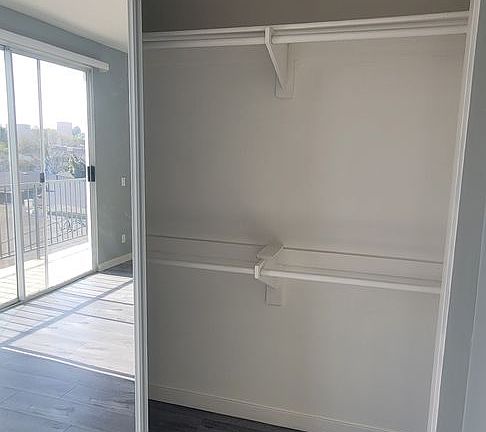 5th image of 1457 S Shenandoah St #103