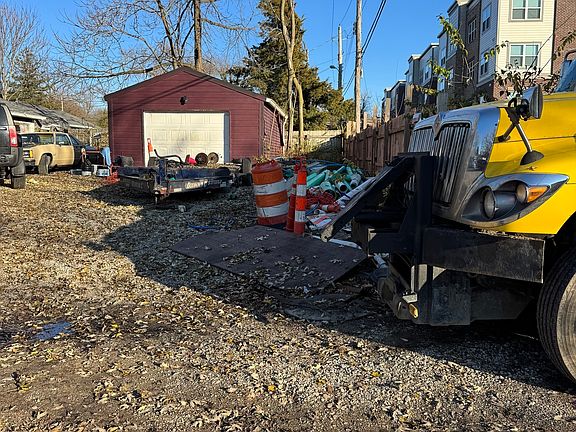 5th image of 3303 E 42nd St