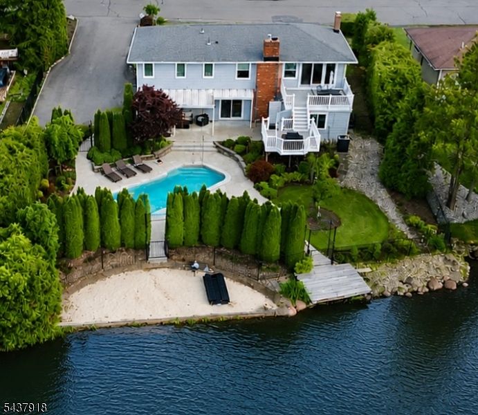 1st image of 207 High Crest Dr