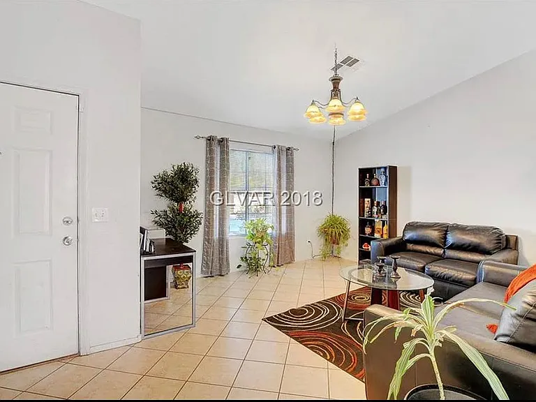 637 Turtleback Dr — Photo 3