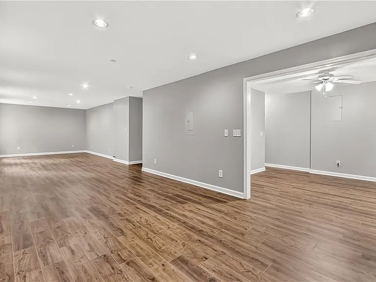 4554 Darrowby Dr — Photo 31