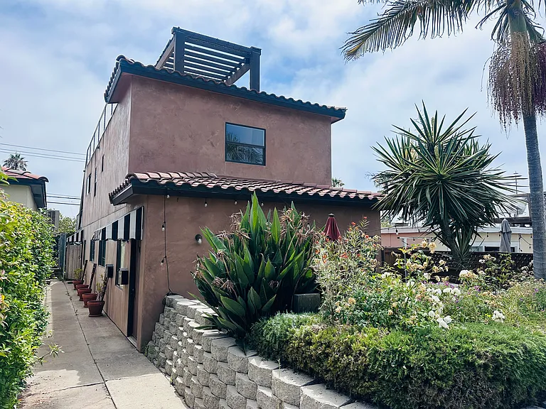 4669 Point Loma Ave #2 — Photo 1