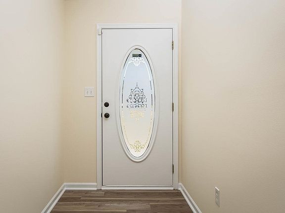 3rd image of 19 Somerset Dr