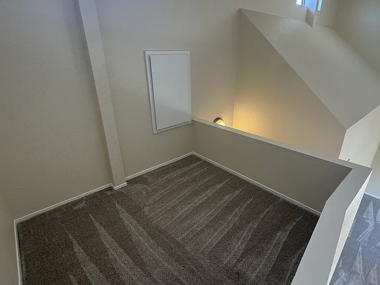 1043 Southwood Dr #J — Photo 3