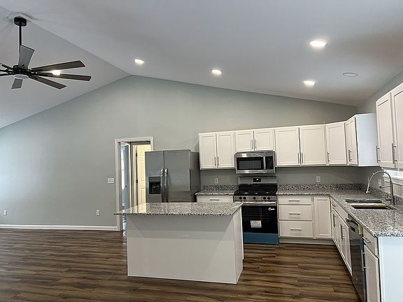 4th image of 95 Cove Rd