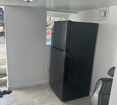 3rd image of 826 E 216th St Floor 1