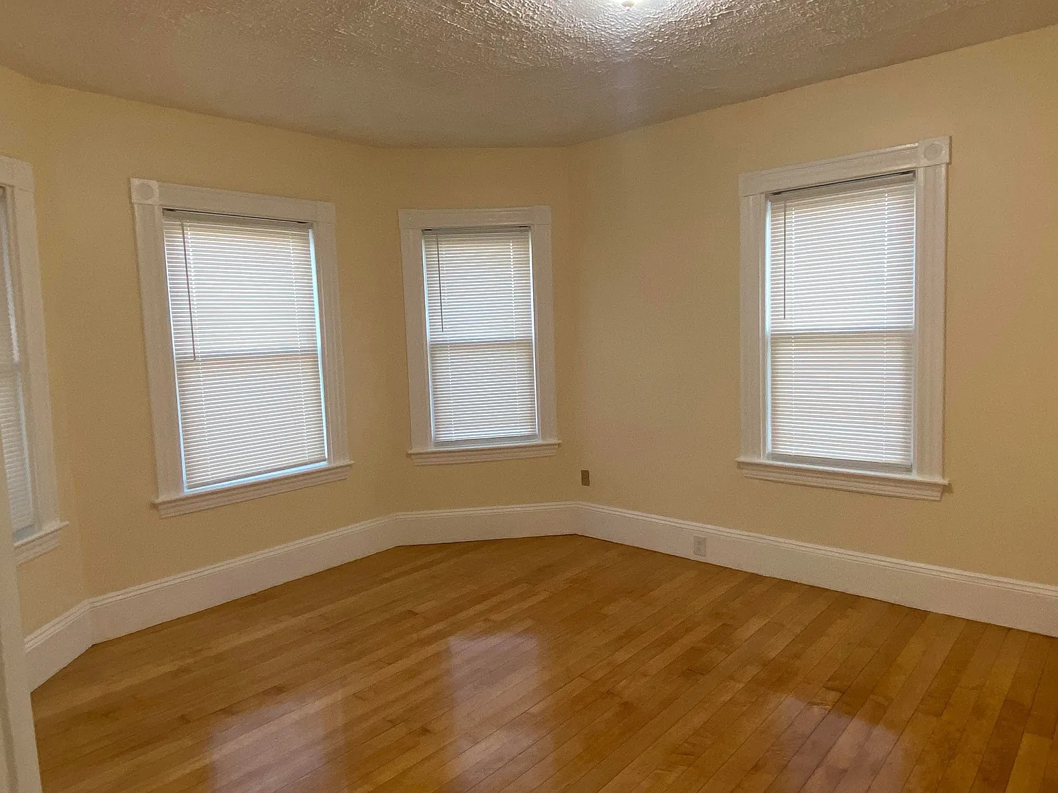 85 French Ave — Photo 2