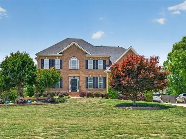 6005 Lomond Dr, Summerfield, NC 27358