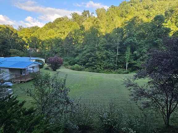 3rd image of 207 Amber Ln
