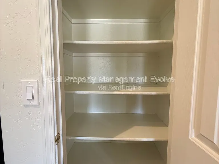 1225 W Shumway Farm Rd — Photo 9