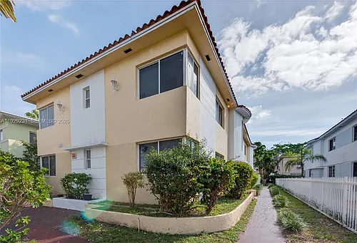 1220 Marseille Dr #5 Photo 1