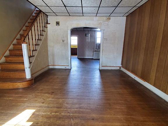 4th image of 7395 Elmwood Ave