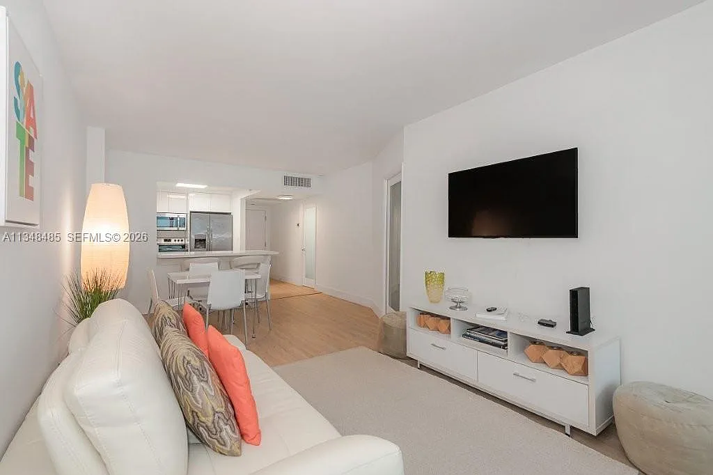 Roney Palace Condo — Photo 1