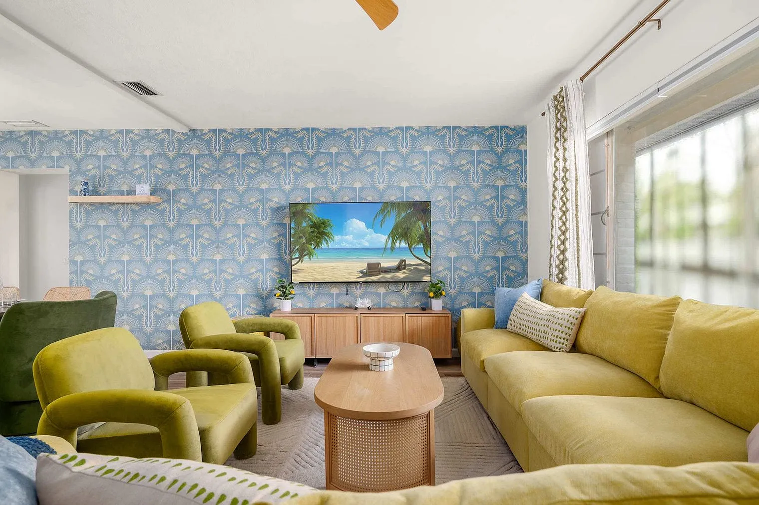 3 bed, 2.0 bath, 1291 sqft, $8,282 — Photo 3